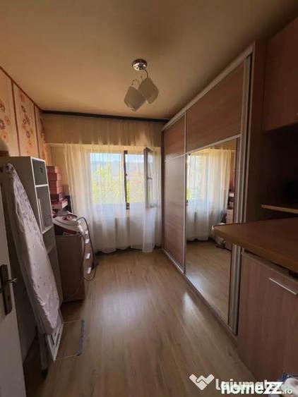 Apartament cu 4 camere decomandat în Traian