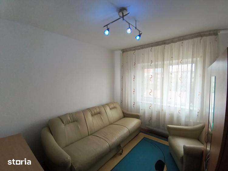 Apartament cu 3 camere decomandat în Moara