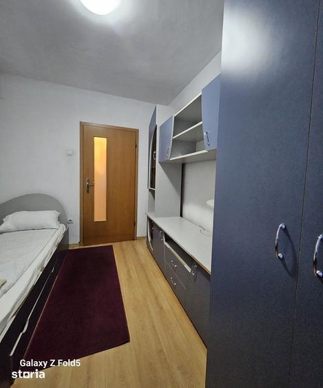 Apartament cu 3 camere decomandat în Nufărul