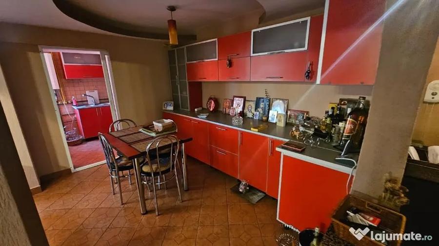 Apartament cu 4 camere decomandat în Găvana