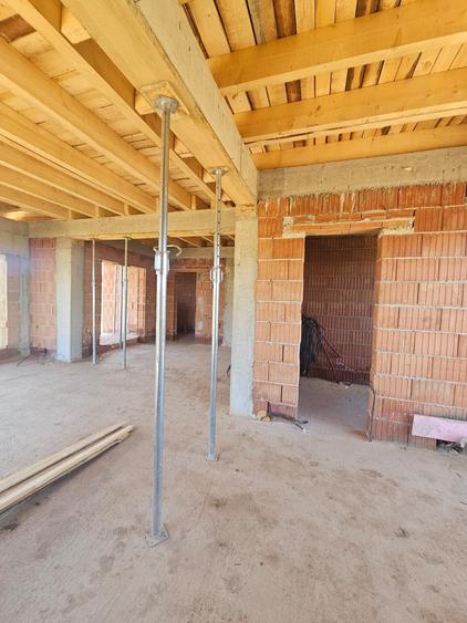 Casă individuală cu 4 camere cu Teren 378 Mp în Periferie
