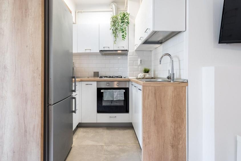 Apartament cu 2 camere, mobilat în P-ța Universității