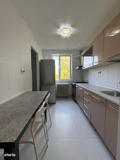 Apartament cu 4 camere decomandat în Central