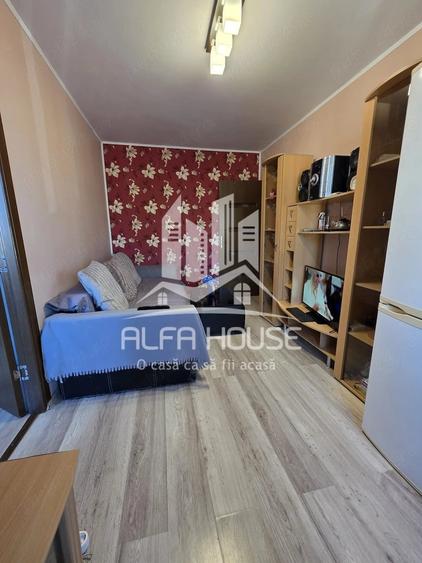 Apartament cu 3 camere nedecomandat în Micro II