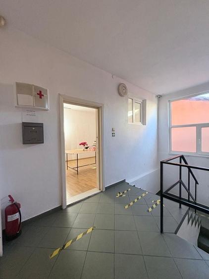 Casă individuală cu 10 camere cu Canalizare în Central