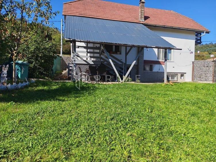 Casă individuală cu 4 camere cu Canalizare în Budiu Mic