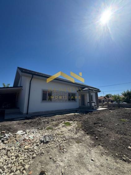 Casă individuală cu 4 camere cu Canalizare în Utvin