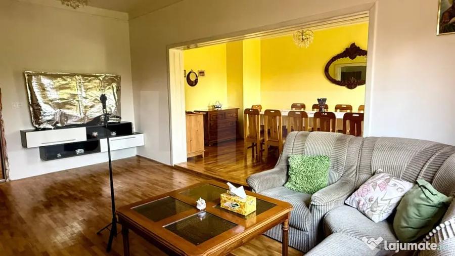 Casă cu 6 camere cu Teren 1108 Mp în Central