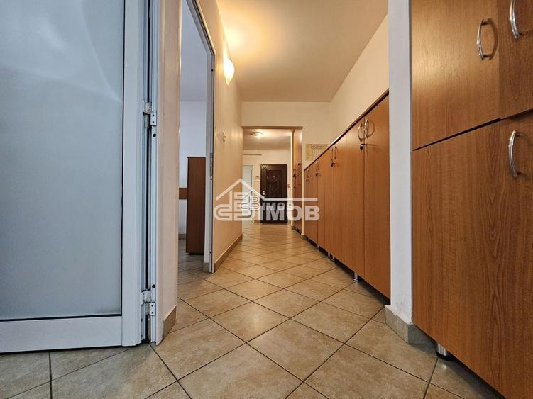 Apartament cu 3 camere decomandat în Micro 11