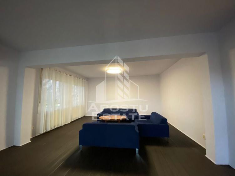 Apartament cu 4 camere decomandat, mobilat în Central