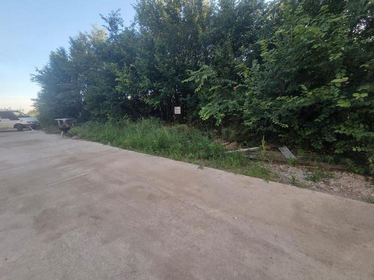 Teren Construcții extravilan de 434 mp, în Vest