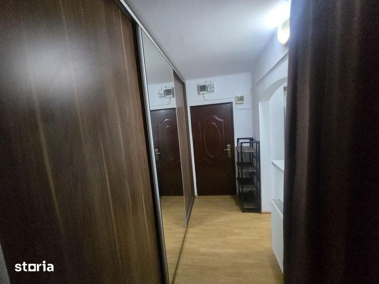 Apartament cu 3 camere semidecomandat în Central