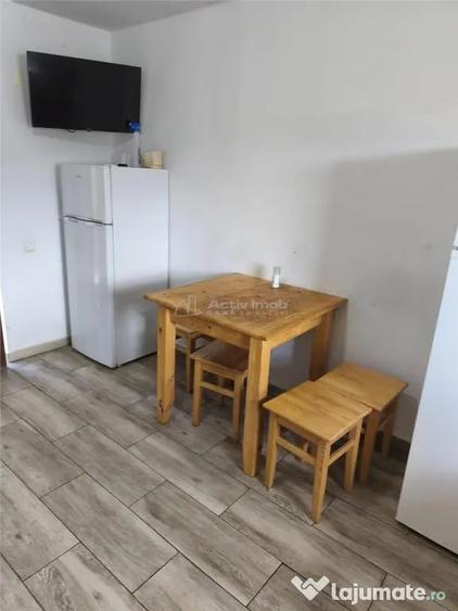Casă cu 10 camere cu Teren 300 Mp în Cristian