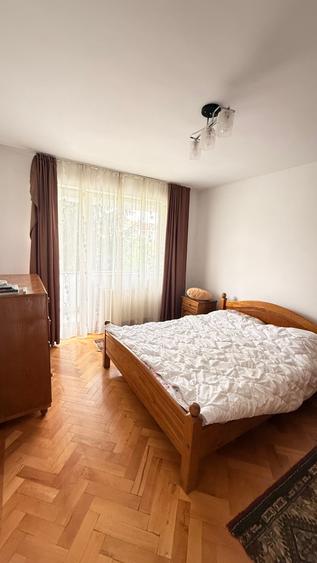 Apartament cu 4 camere decomandat în Săsar
