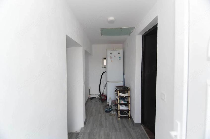 Casă cu 3 camere cu Teren 1000 Mp în Văcarea