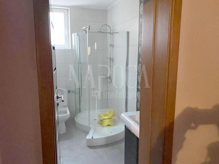 Casă individuală cu 8 camere cu Canalizare în Spitalul Județean