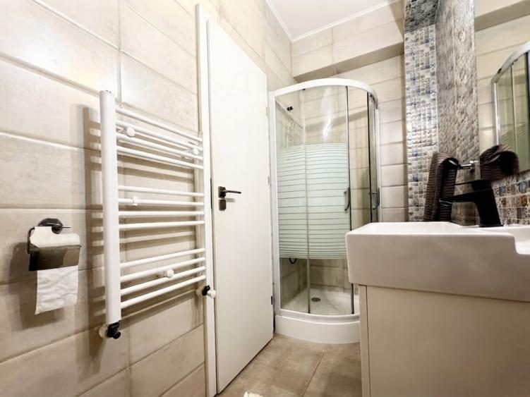 Apartament cu 3 camere decomandat, mobilat în Mamaia-Sat