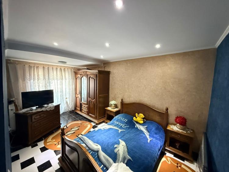 Apartament cu 4 camere decomandat, mobilat în Central