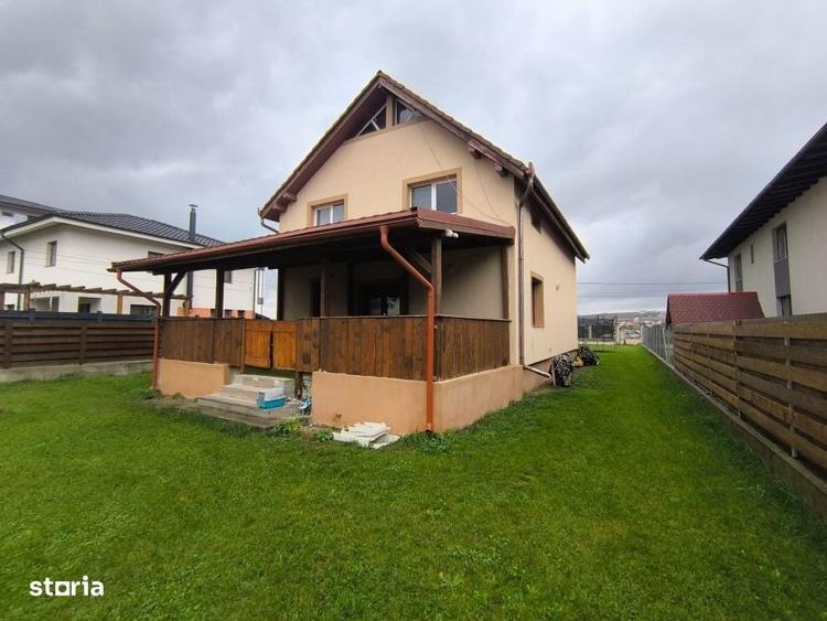 Casă cu 4 camere în Sânnicoară