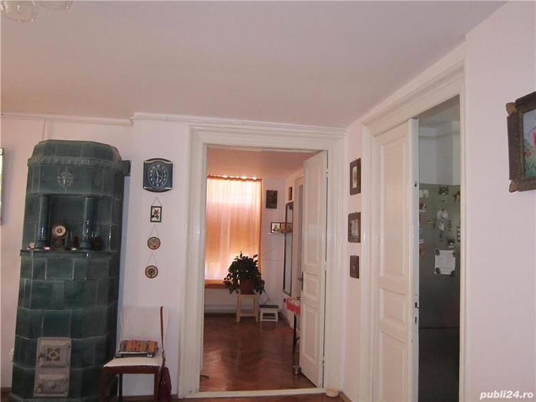 Casă cu 3 camere în Central