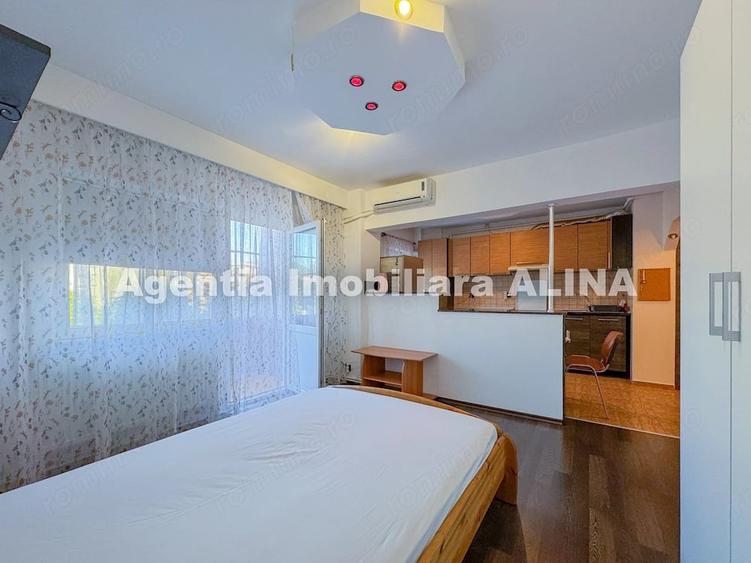 Garsonieră decomandată în Decebal