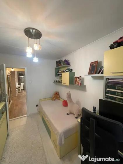 Apartament 3 camere, 70 mp + balcon 10 mp, zona Republicii - - 6