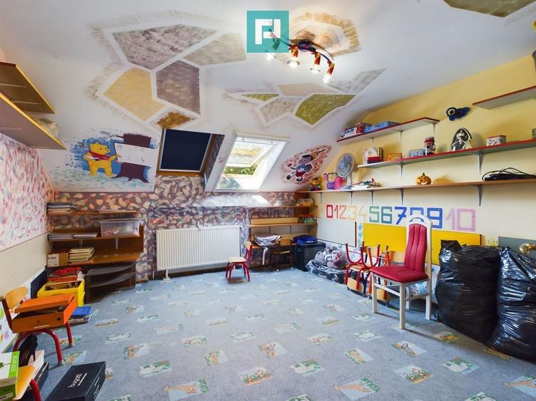 Casă individuală cu 10 camere cu Canalizare în Banu Mărăcine