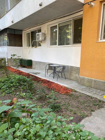 Apartament cu 2 camere semidecomandat în Aleea Carpați