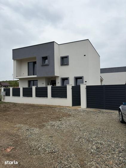 Casă cu 4 camere cu Teren 350 Mp în Șelimbăr