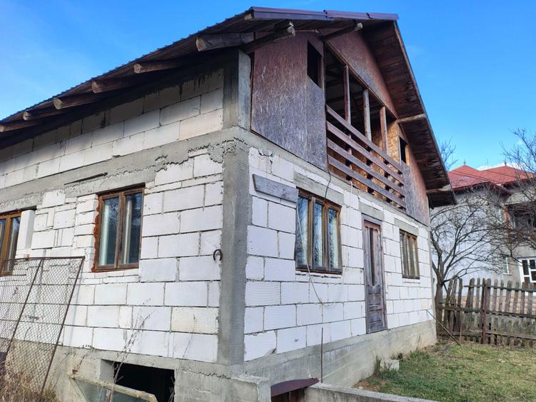 Casă cu 4 camere în Galeșu