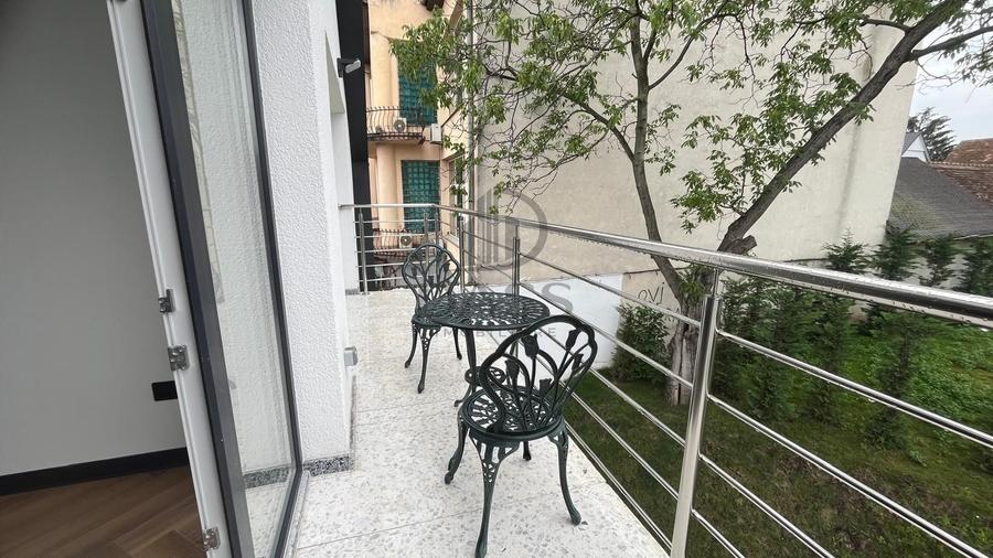 Apartament cu 3 camere semidecomandat, mobilat în Turnișor