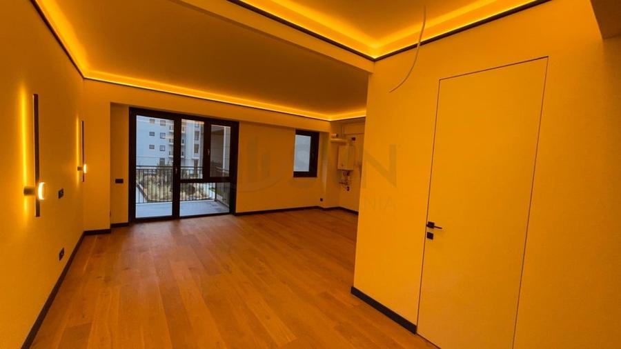 Apartament cu 3 camere semidecomandat în Pipera