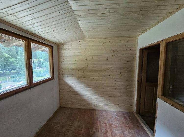 Casă cu 6 camere cu Teren 332 Mp în Arefu