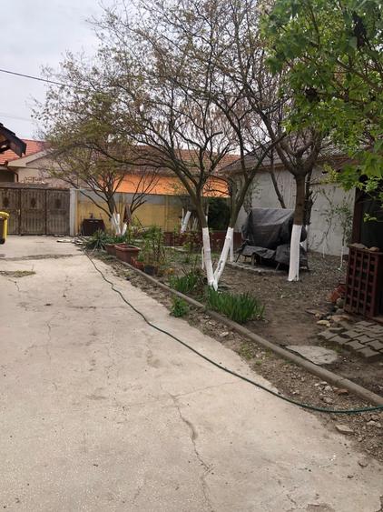 Casă individuală cu 2 camere cu Canalizare în Central