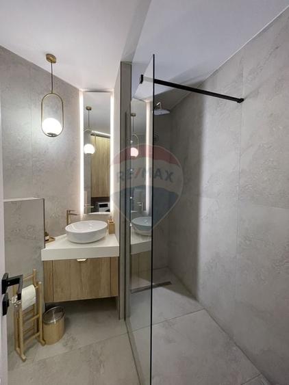 Apartament cu 3 camere decomandat, mobilat în P-ța Alba Iulia