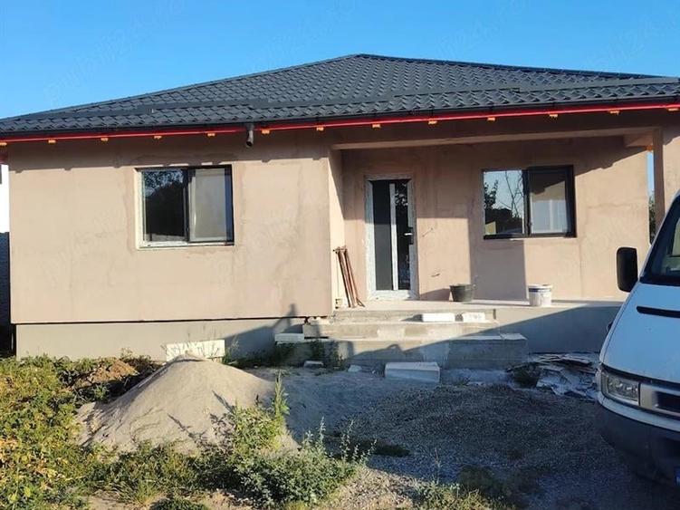 Casă individuală cu 3 camere cu Teren 400 Mp în Preajba