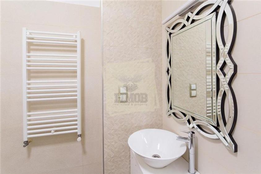 Penthouse cu 4 camere decomandat, mobilat în Ștrand