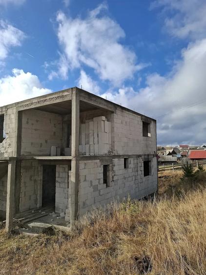 Casă cu Teren 1300 Mp în Măguri