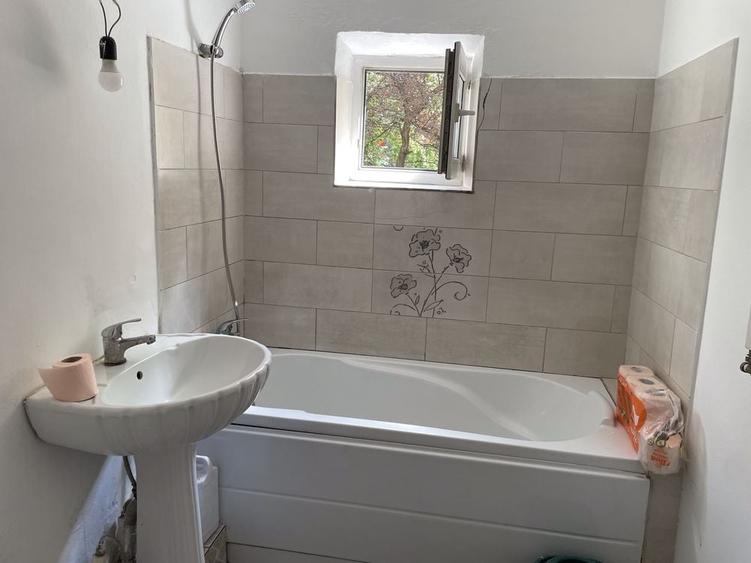 Apartament cu 3 camere decomandat în Milcov