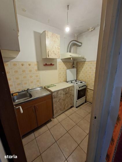 Apartament cu 4 camere decomandat în Drumul Taberei