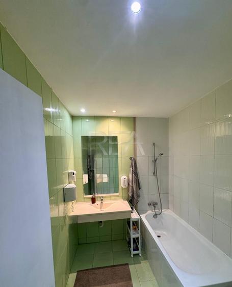 Apartament cu 3 camere semidecomandat, mobilat în Vitan-Bârzești