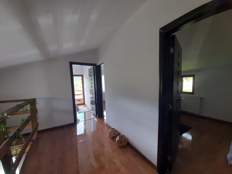 Casă cu 4 camere în Vălișoara
