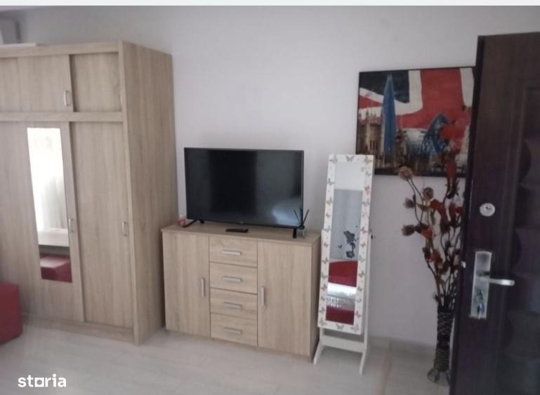 Garsonieră în Roșu
