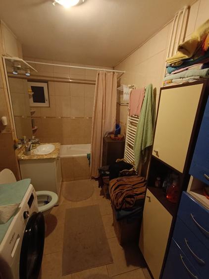 Apartament cu 4 camere decomandat în Sărari