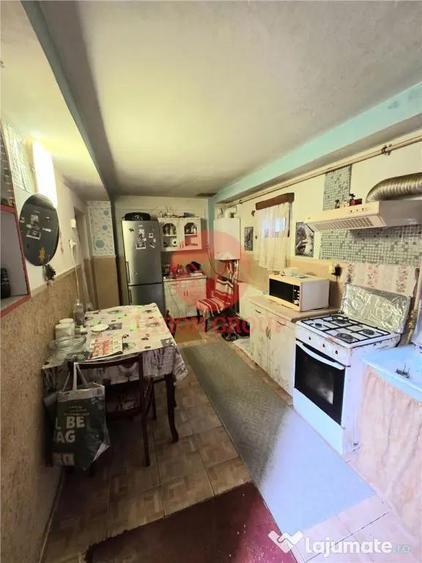 Casă cu 1 camere cu Canalizare în Central