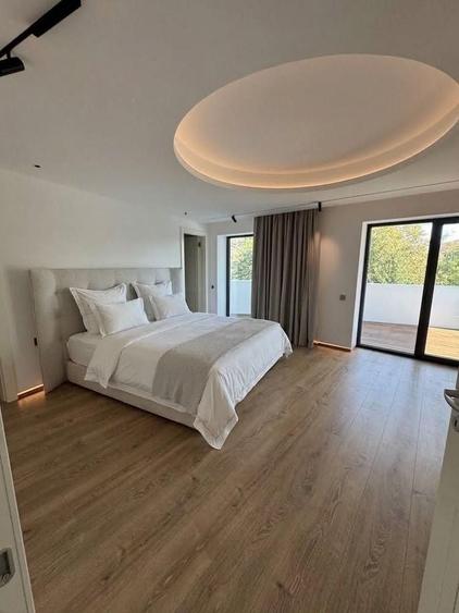 Casă individuală cu 12 camere cu Piscina în Băneasa