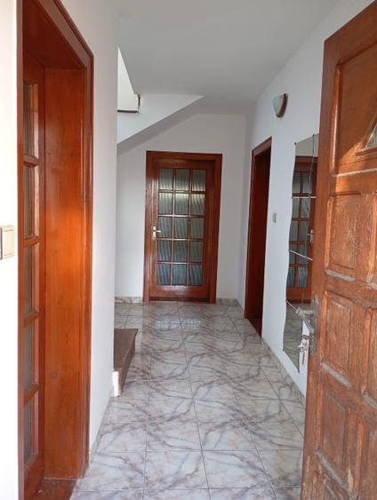 Casă individuală cu 4 camere cu Teren 2000 Mp în Central