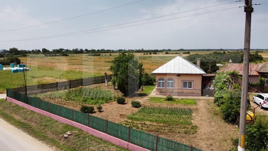 Casă individuală cu 5 camere cu Teren 2300 Mp în Exterior Sud