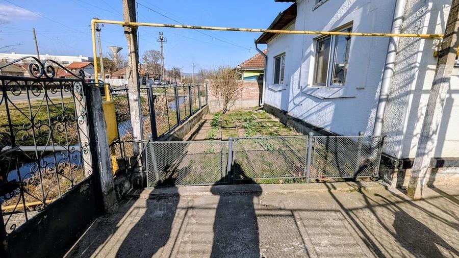 Casă cu 3 camere cu Teren 845 Mp în Central