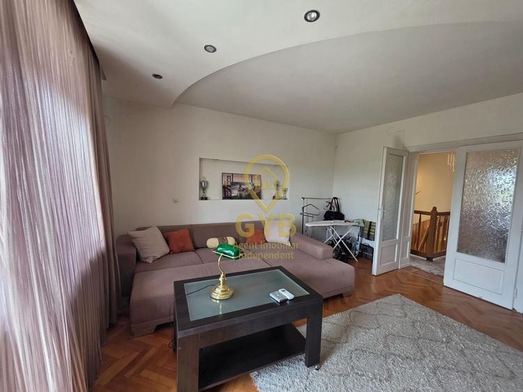 Duplex cu 4 camere cu Canalizare în Central